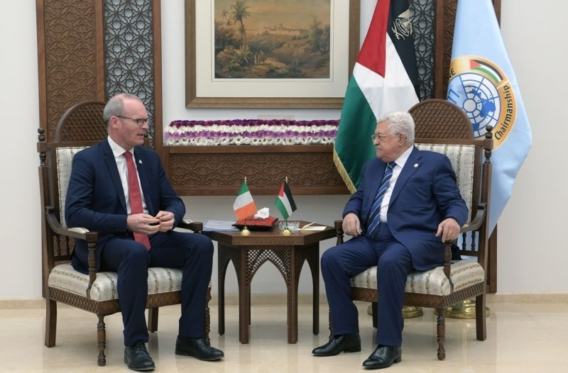 خلال لقائه وزير خارجية إيرلندا