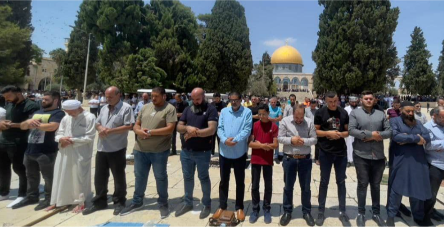 رغم القيود المشددة من الاحتلال