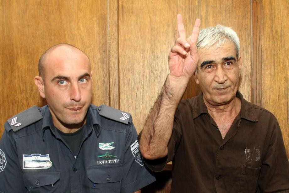 إعلام الأسرى يحمل الاحتلال المسؤولية عن حياة أحمد سعدات