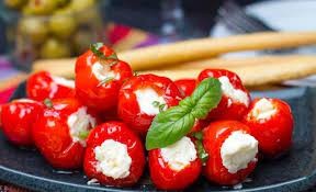 مقبلات الفلفل الأحمر المحشي بالجبن