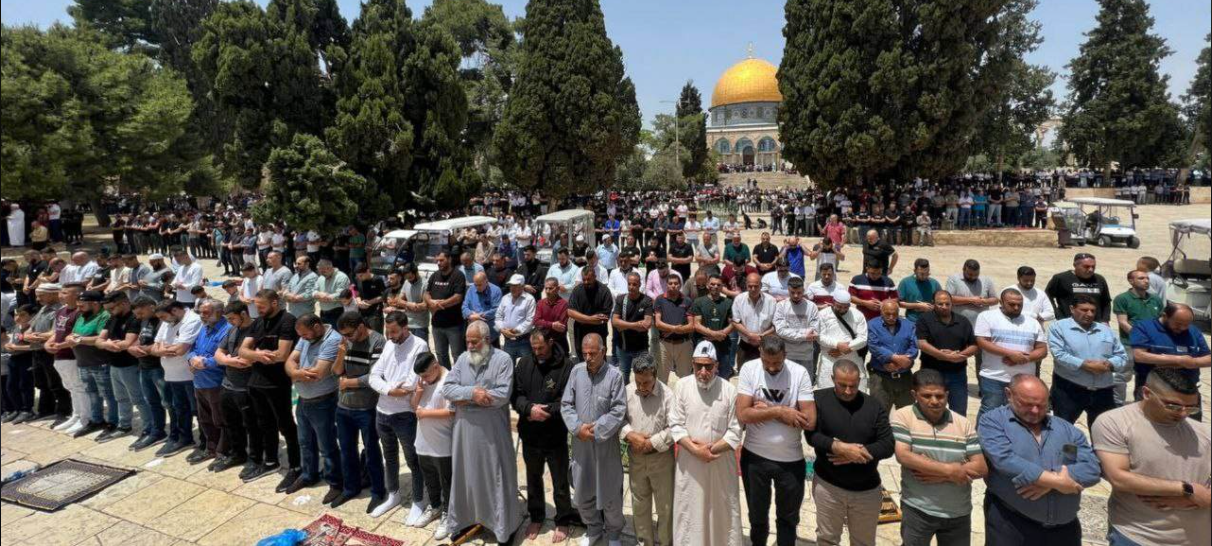 تأدية صلاة الغائب على شهداء غزة