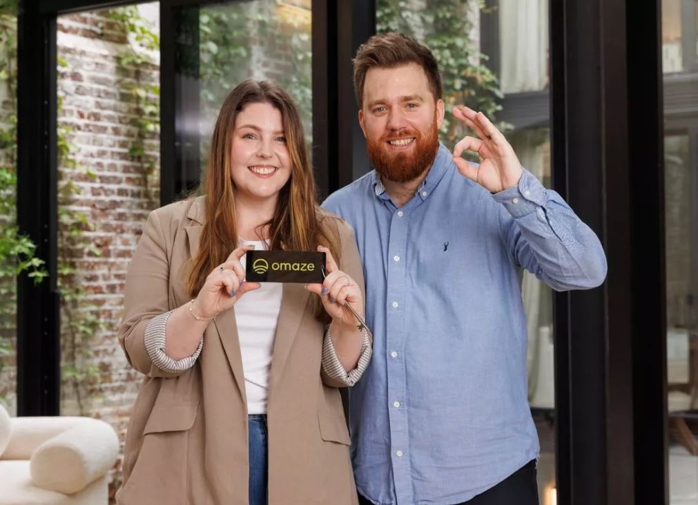 فوز بريطانيين بأغلى عقار بسحب تذكرة قيمتها 20 جنيهًا إسترلينيًا