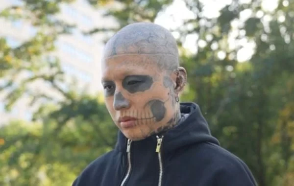 شاب صيني يغطى وجهه بوشم "جمجمة" يفشل فى الحصول على وظيفة