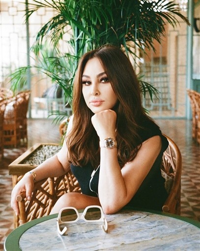 إليسا ترد على المتنمرين من ملامحها بصور جديدة