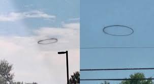 حلقة سوداء في سماء مدينة أميركية تثير الدهشة