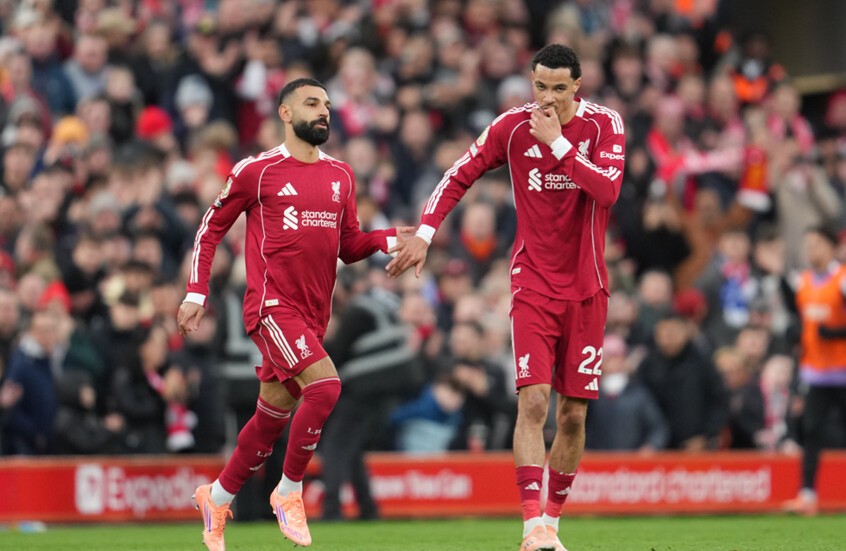 صلاح وإيكيتيكي يساهمان في فوز ثمين لليفربول على برايتون بالدوري الإنجليزي