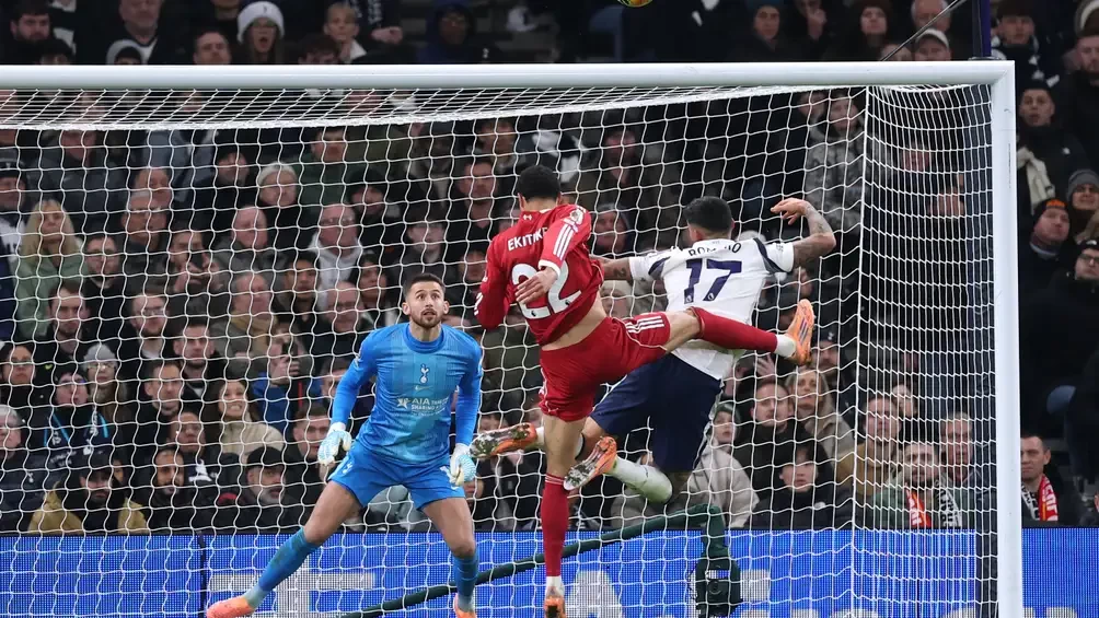 بالصور : ليفربول ينجو من ريمونتادا توتنهام "المنقوص" بفوز مثير