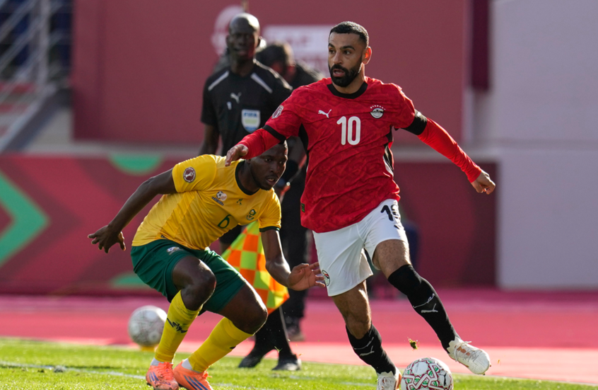 صلاح يهدي مصر "المنقوصة" فوزا شاقا على جنوب إفريقيا وتأهلا مبكرا إلى ثمن نهائي كأس إفريقيا