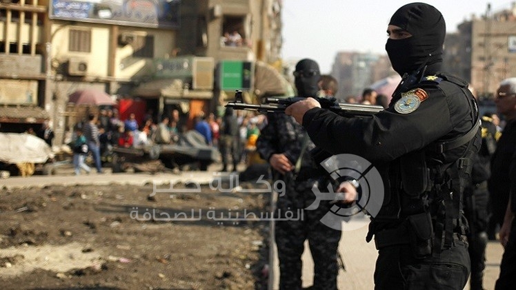 أحبطت قوات الأمن المصرية السبت 14 فبراير/شباط هجوما بسيارتين مفخختين استهدف مركزا أمنيا في شمال سيناء، إلا أن الهجوم أسفر عن إصابة مجندين اثنين و4 مدنيين.