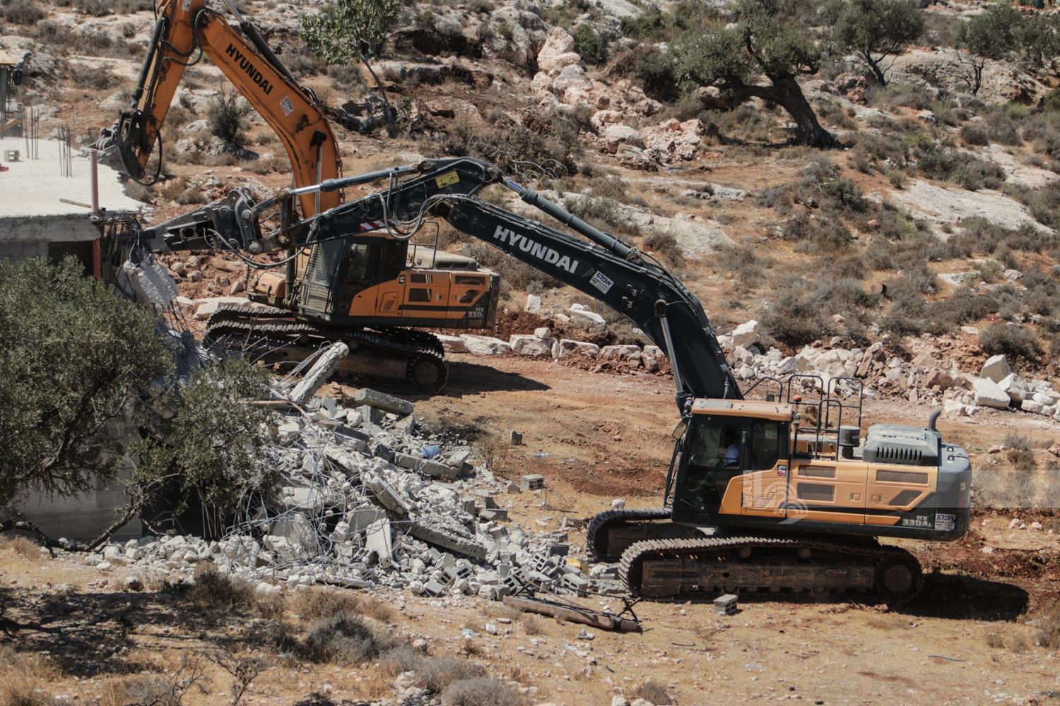 الاحتلال يهدم منزلا في شقبا غرب رام الله