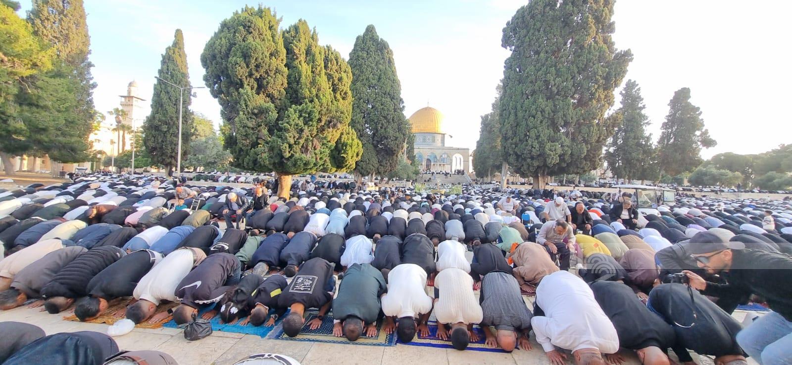 65 ألفا يؤدون الجمعة في المسجد الأقصى