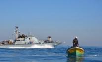 زوارق الاحتلال تستهدف مراكب الصيادين في بحر جنوب غزّة