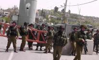 قوات الاحتلال تعتقل أسيرًا محررًا على حاجز عسكري جنوب نابلس