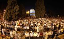 آلاف المصلين يؤدون صلاة الفجر في باحات المسجد الأقصى المبارك