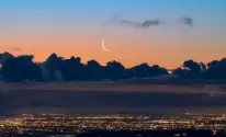 مركز الفلك الدولي: رؤية هلال العيد اليوم السبت مستحيلة