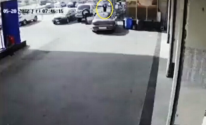 في عملية شبيهة بأفلام هوليود.. شاب سعودي يحبط سرقة سيارته في الرياض (فيديو)