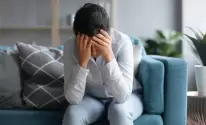 كيف يؤثر الحزن على الشخص وما هي الأعراض الجسدية؟