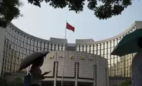 قرارات المركزي الصيني تهبط باليوان لأدنى مستوى في عامين
