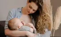الطريقة الصحيحة لإرضاع طفلك