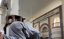 واقعة مأساوية في مصر.. إمام مسجد يتوفى خلال الصلاة بعد إهانته من المصلين