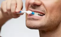 تنظيف-الاسنان-بالملح-1546871976.jpg.webp