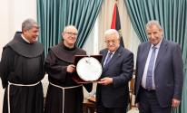 الرئيس عباس يتسلم دعوة لحضور قداس عيد الميلاد المجيد