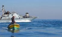 زوارق الاحتلال تستهدف مراكب الصيادين في بحر شمال غزّة