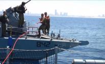 وذكرت مصادر محلية، أنّ زوارق الاحتلال المتمركزة في عرض بحر خان يونس، طاردت مراكب الصيادين، وأطلقت النار صوبها وقنابل الإنارة، الأمر الذي أجبر الصيادين عنوةً على مغادرة البحر حفاظا على حياتهم.