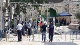 الاحتلال ينصب ممرات وحواجز حديدية أمام المسجد الأقصى