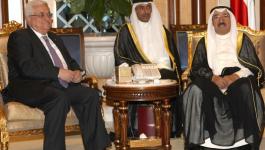 عباس يلتقي وفداً من وزارة التربية والتعليم الكويتية.jpeg
