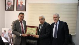 رئيس تجارة فلسطين يبحث التعاون المشترك مع سفير الهند.jpg