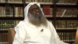 بالفيديو: إمام الحرم المكي السابق يتراجع عن 