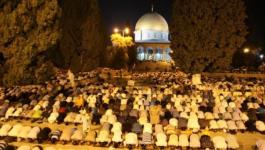  آلاف المصلين يؤدون فجر الجمعة الثانية من شهر رمضان المبارك في باحات المسجد الأقصى