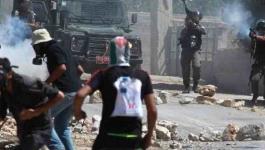 الخليل: اعتقالات وإصابات بالاختناق خلال مواجهات مع الاحتلال في مخيم العروب