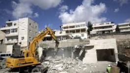 الخليل: قوات الاحتلال تهدم منزلاً في بيت عينون