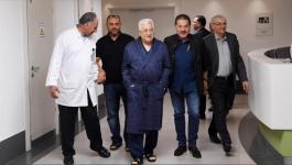 الرئيس عباس يتلقى العلاج