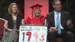 بالفيديو: احتفل بتخرجه من الثانوية وعمره 95 عاما !