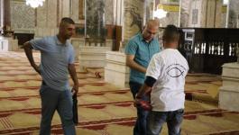 بالصور: التجمع الوطني المسيحي يُوزع الحلوى في المسجد الأقصى