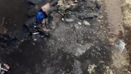 شاهد: مواطن من قطاع غزة يحرق منزله لهذا السبب!