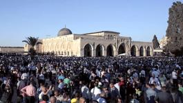 آلاف المواطنين يؤدون صلاة فجر الجمعة في المسجد الأقصى