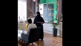 بالفيديو: السعودية.. جدل إثر تداول فيديو لنادلات يخدمن زبائن مقهى والسلطات تتدخل!