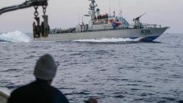 زوارق الاحتلال تطارد الصيادين ومراكبهم في بحر غزّة