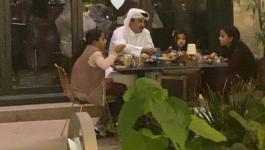 مقطع فيديو لأمير قطر رفقة بناته في مطعم يشعل مواقع التواصل الاجتماعي