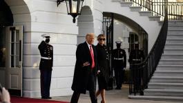 ترامب يغادر البيت الأبيض برفقة زوجته قبيل حفل تنصيب بايدن