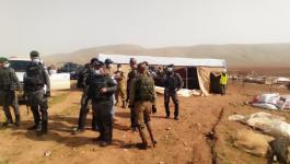 قوات الاحتلال تفتش خيام في الأغوار