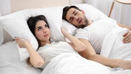 7 مشاكل يواجهها الأزواج أثناء النوم