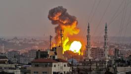 استشهاد مواطن وطفلة وإصابة آخرين بقصف منزل في غزة