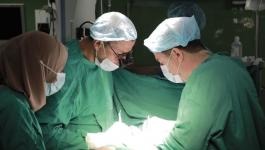 طاقم طبي من غزة يُجري 150 عملية جراحية على الشرايين السباتية