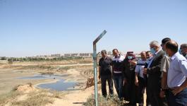 غنيم يتفقد الأضرار التي لحقت بقطاع المياه خلال العدوان على غزّة