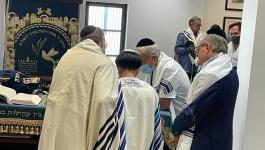 شاهد.. عودة الصلاة والتراتيل بكنيس يهودي في البحرين